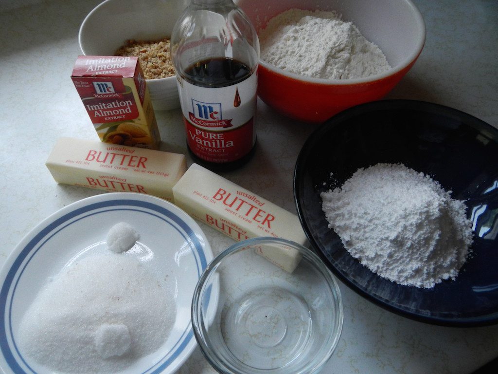 Pecan Crescent Cookie 01