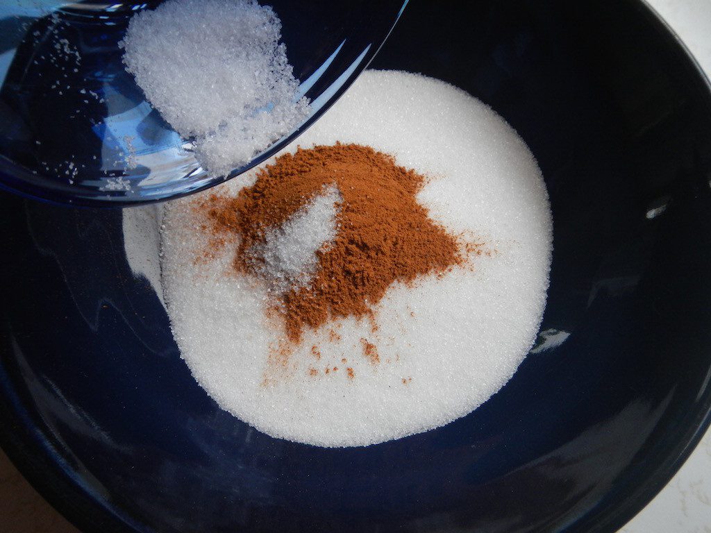 How to make cinnamon almonds