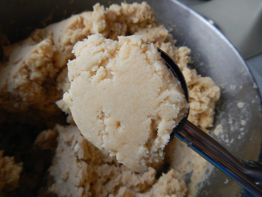 White chocolate macadamia nut cookie