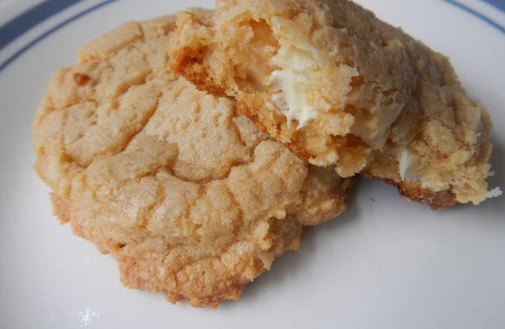 White chocolate macadamia nut cookie