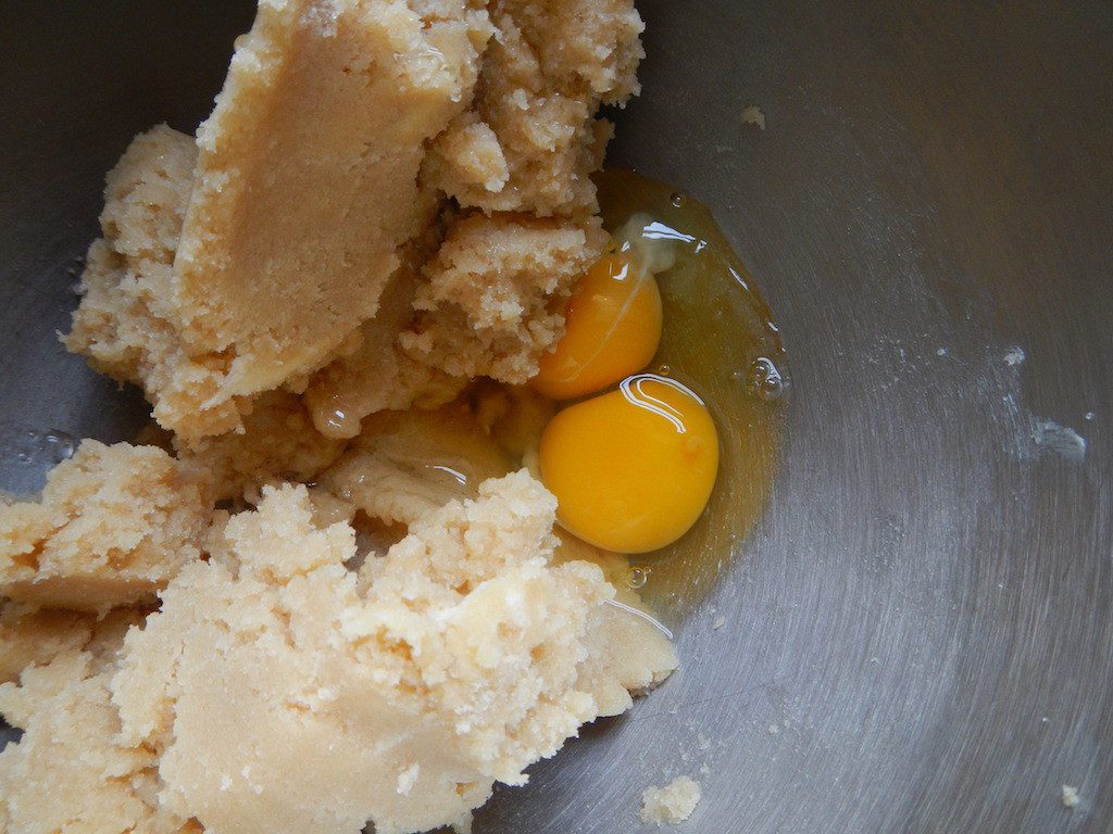 White chocolate macadamia nut cookie